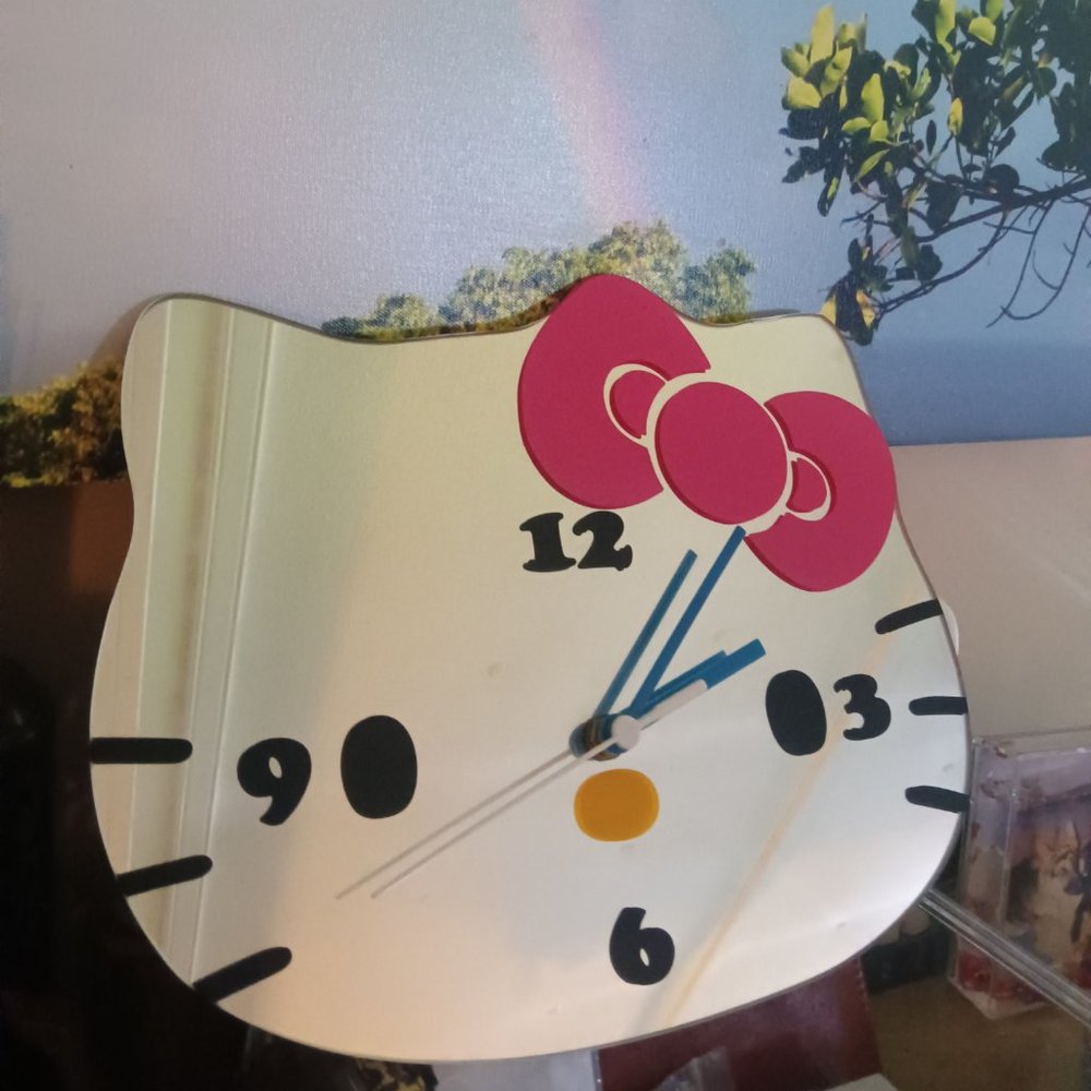 Retro HELLO KITTY Mirror Decal Analog Wall Clock